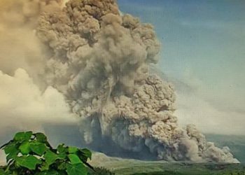 Gunungapi Semeru Muntahkan APG Sejauh Tujuh Kilometer