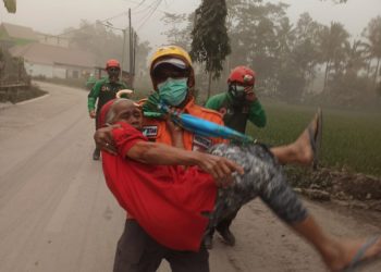 Gunungapi Semeru Keluarkan APG, Sebanyak 1.979 Jiwa Mengungsi