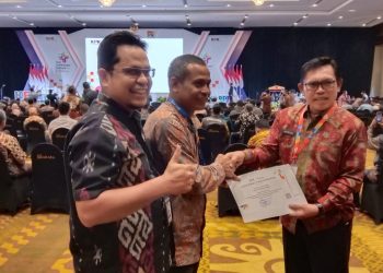 KPK Serahkan Penghargaan Ke Kota Sungai Penuh Sebagai Peringkat Dua Peningkatan Capaian MCP