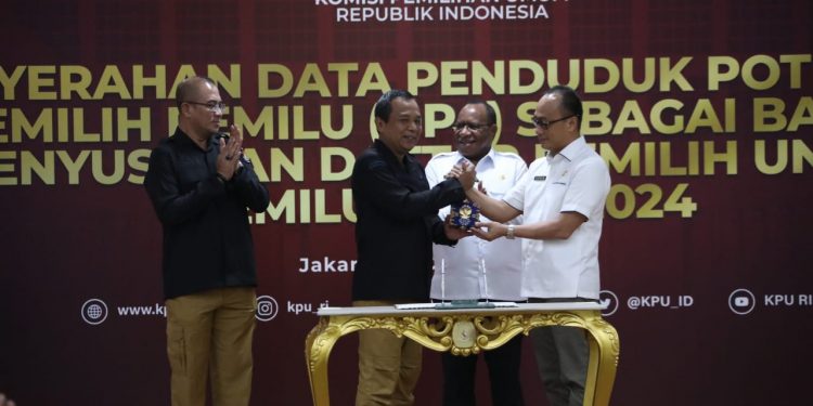 Kemendagri Serahkan DP4 untuk Pemilu 2024 kepada KPU RI 