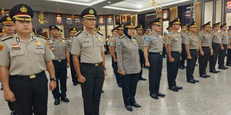 Sebanyak 42 Pati dan 121 Pamen Ikuti Upacar Kenaikan Pangkat di Mabes Polri