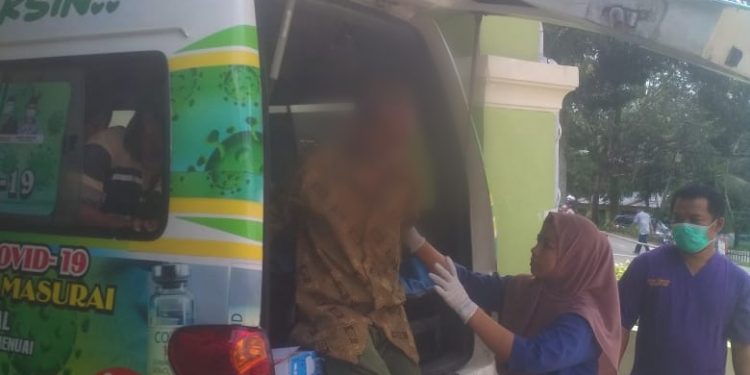 Kerjasama Dengan RSUD Kol.Abundjani, Dinas Sosial Merangin Bantu Warga Kurang Mampu Berobat ke RS Jiwa Jambi