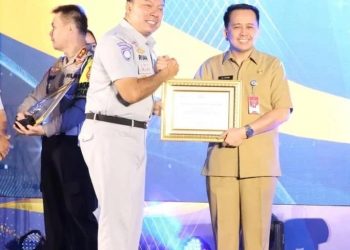 Dirjen Bina Keuangan Daerah Kemendagri Terima Penghargaan dari Jasa Raharja 