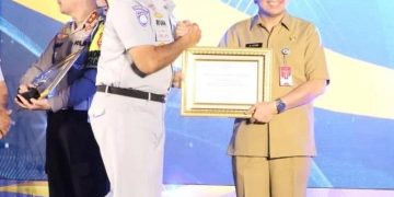 Dirjen Bina Keuangan Daerah Kemendagri Terima Penghargaan dari Jasa Raharja 