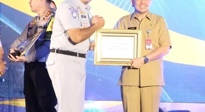 Dirjen Bina Keuangan Daerah Kemendagri Terima Penghargaan dari Jasa Raharja 