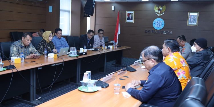 Bersama KPU, Bawaslu, KPI, PWI dan Dewan Pers, Polri Menggelar Rapat Koordinasi Cegah Berita Hoax Jelang Pemilu 2024