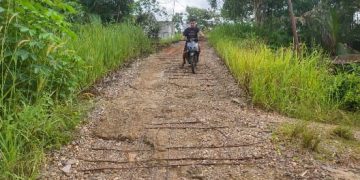 Kondisi Jalan Rusak Berat, Warga RT 18 Belakang MAN Kelurahan Pasar Atas Merangin Minta Segera Diperbaiki