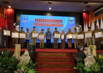 Ketua Ombudsman RI Serahkan Rapor Penilaian Pelayanan Publik ke Pemda se-Provinsi Jambi