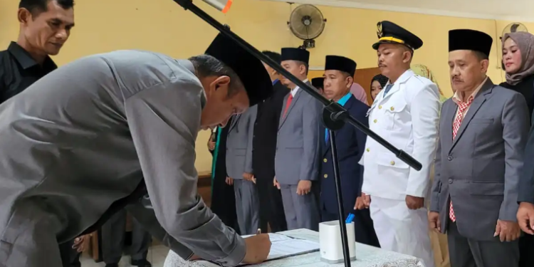 Sekda Lantik Pejabat Administrator dan Pengawas di Lingkungan Pemkab Tanjab Barat