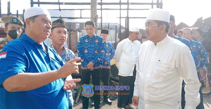 Bupati Tanjab Barat Tinjau Lokasi Kebakaran di Jalan Pelabuhan