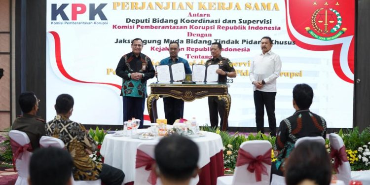 Tandatangani Kerjasama Dengan KPK, Jaksa Agung : Perlu Persamaan Persepsi dalam Koordinasi dan Supervisi Penanganan Korupsi