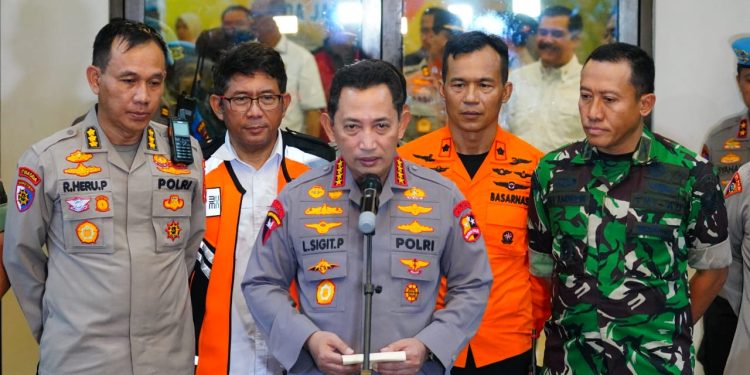 Kapolri Beri Apresiasi dan Terimakasih Kerja Keras Tim Gabungan Evakuasi Kapolda Jambi dan Rombongan 