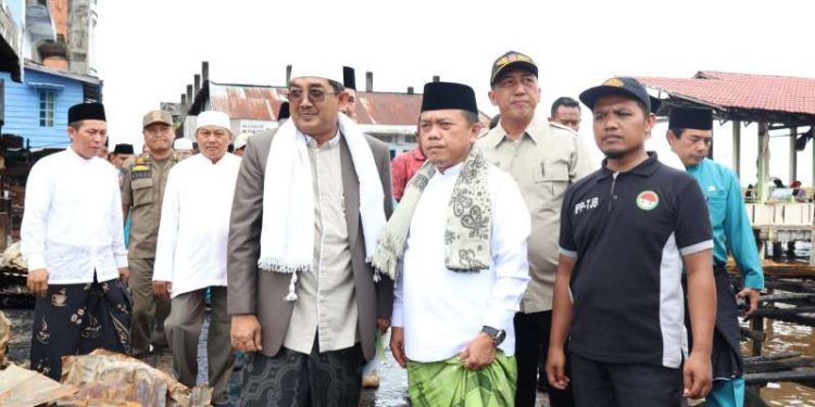 Bupati Tanjab Barat Dampingi Gubernur Jambi Tinjau Lokasi Kebakaran