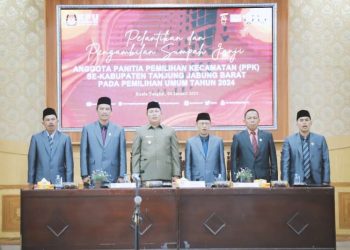 Wabup Hairan Hadiri Pelantikan Anggota PPK se-Kabupaten Tanjab Barat
