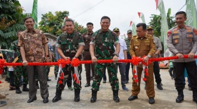 Al Haris Hadiri Penutupan Karya Bhakti TNI Korem 042/GP di Desa Kilangan
