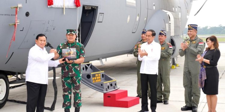 Panglima TNI Terima Pesawat C-130J-30 Super Hercules dari Menhan RI