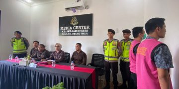 Kejari Tanjung Jabung Timur Lakukan Pengamanan Eksekusi Dua Terdakwa Kasus Korupsi Dana Hibah Pilkada  2019