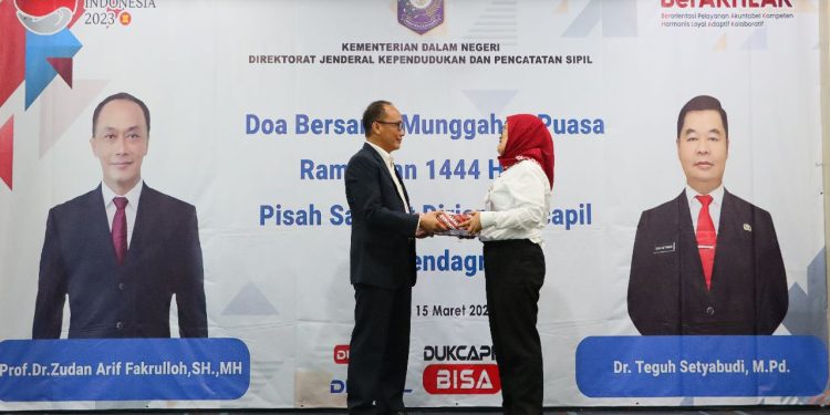 Pisah Sambut Dirjen Dukcapil Kemendagri diwarnai Haru dan Tangis