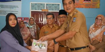 Wabup Merangin Salurkan Bantuan untuk Ibu Hamil dan Keluarga Tidak Mampu 