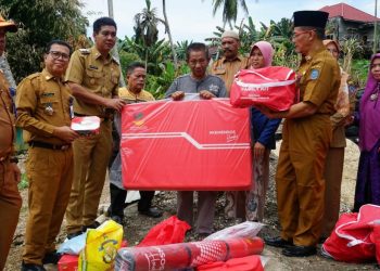 Kadis Sosial Merangin  Santuni Keluarga Korban Kebakaran di Kelurahan Pasar Atas