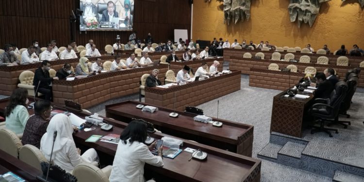 Rapat Bersama Komisi V DPR RI, Kementerian PUPR Dorong Percepatan Pembangunan Jalan Khusus Truk Batubara di Jambi 