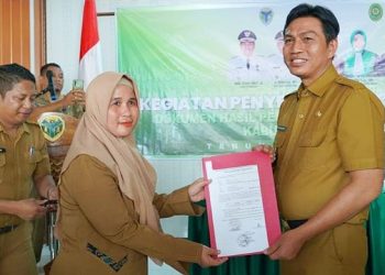 Bupati Batanghari Serahkan Dokumen Itsbah Nikah Untuk Tiga Kecamatan
