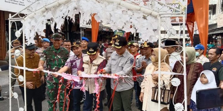 Ketua DPRD H Fajran Hadiri Peresmian Pasar Ramadan