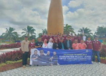 Bupati Bachyuni Deliansyah Melepas Secara Langsung Team Sepak Bola Muaro Jambi