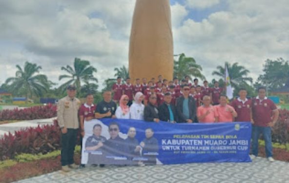 Bupati Bachyuni Deliansyah Melepas Secara Langsung Team Sepak Bola Muaro Jambi