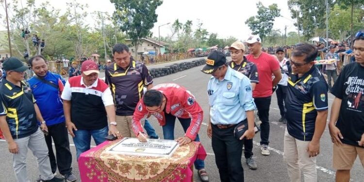PJ Bupati Bachyuni Buka Langsung Road Race di HUT Desa Bukit Baling ke 39