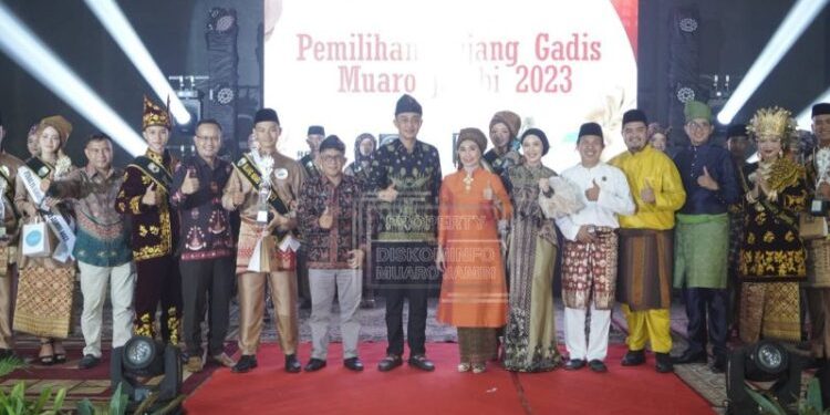 PJ Bupati Muaro Jambi Hadiri Malam Puncak Pemilihan Bujang Gadis Muaro Jambi 2023