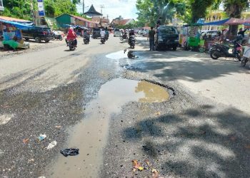 Pengendara Keluhkan Jalan di Dalam  Kota Bangko Kondisinya Banyak Berlubang 
