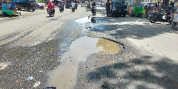 Pengendara Keluhkan Jalan di Dalam  Kota Bangko Kondisinya Banyak Berlubang 