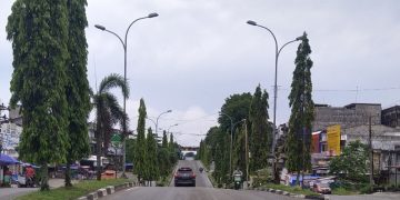 Lebaran Kedua Idul Fitri 1444H, Kota Bangko diguyur Hujan Lebat dan Kendaraan Yang Melintas Belum Ramai