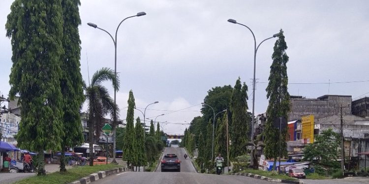 Lebaran Kedua Idul Fitri 1444H, Kota Bangko diguyur Hujan Lebat dan Kendaraan Yang Melintas Belum Ramai