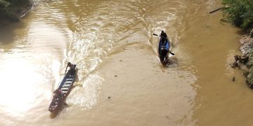 Momen Lebaran Idul Fitri, Masyarakat Desa Sungai Ulak Merangin Antusias Tonton Pacu Perahu