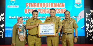 Pemkab Muaro Jambi Terima Penghargaan Predikat Kepatuhan Standar Pelayanan Publik Tahun 2022