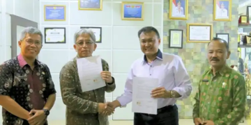 Kadis PUPR M. Fauzi Teken Kontrak Pembangunan Gedung Stadion Pijoan