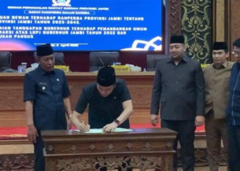 Ketua DPRD Edi Purwanto dan Anggota DPRD Setujui Ranperda RTRW Provinsi Jambi