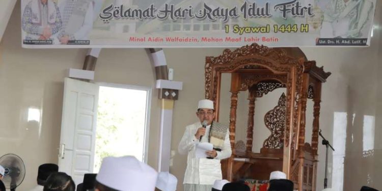 Bupati dan Wakil Bupati Laksanakan Sholat Idul Fitri di Masjid Syeikh Utsman Kuala Tungkal