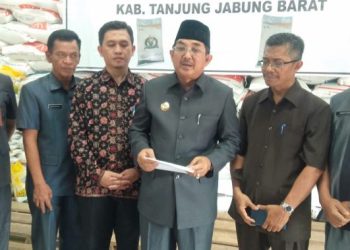 Bupati Tanjab Barat Resmi Lepas Penyaluran Cadangan Beras untuk Bantuan Pangan Tahun 2023