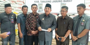 Bupati Tanjab Barat Resmi Lepas Penyaluran Cadangan Beras untuk Bantuan Pangan Tahun 2023