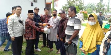 Sambut Lebaran Gubernur Al Haris Bagikan 600 Paket Sembako