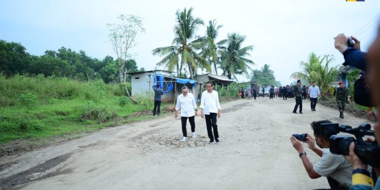 Menteri PUPR Basuki : Pekerjaan Perbaikan Jalan Kota Gajah – Simpang Randu Lampung Tengah Segera Dimulai 