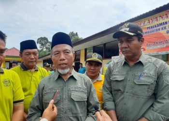 Bupati Merangin Serahkan Penghargaan Kepada 7 Kades di Kecamatan Tabir Ilir  di Acara  BBGRM XX dan HKG PKK ke-51 