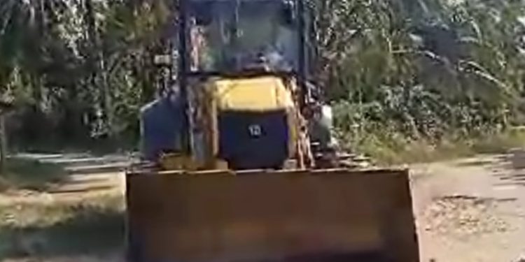 Respon Keluhan Masyarakat, Tujuh Kades Di Kecamatan Tabir Ilir  Merangin Perbaiki Jalan Yang Rusak  dengan Swadaya