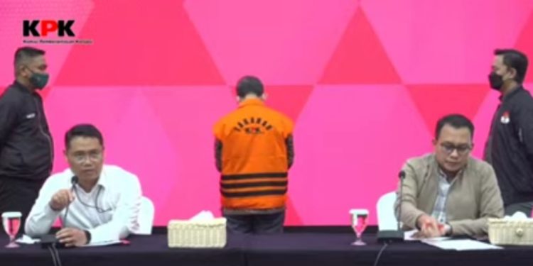 KPK  Tahan 1 Tersangka Kasus Suap RAPBD Provinsi Jambi Tahun 2017-2018