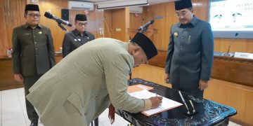 Bupati Anwar Sadat Lantik Direktur Perumda Tirta Pengabuan