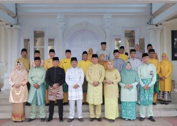 Bupati Tanjab Barat Pimpin Upacara Hardiknas dan Hari Otonomi Daerah