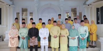 Bupati Tanjab Barat Pimpin Upacara Hardiknas dan Hari Otonomi Daerah